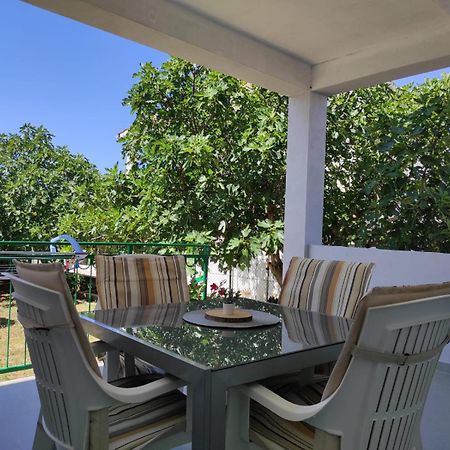 Apartment With Terrace And Garden Pirovac Extérieur photo