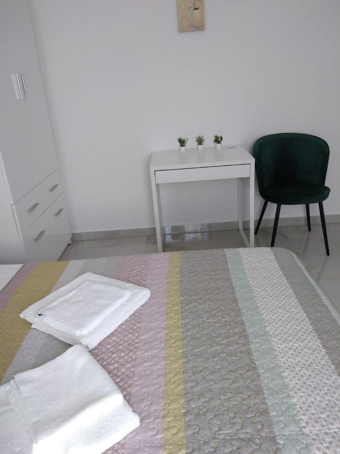 Apartment With Terrace And Garden Pirovac Extérieur photo