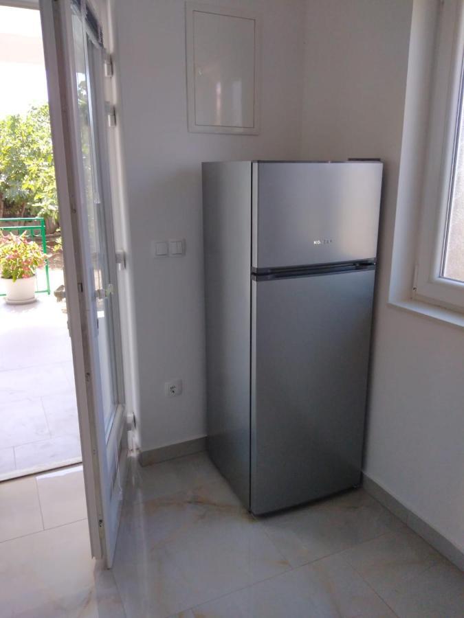 Apartment With Terrace And Garden Pirovac Extérieur photo