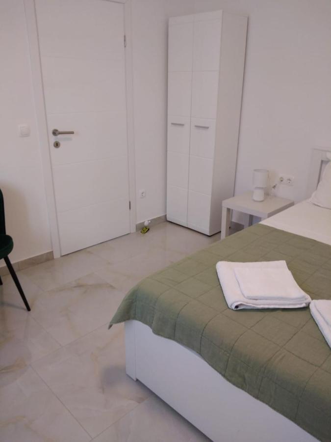 Apartment With Terrace And Garden Pirovac Extérieur photo