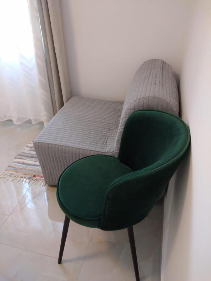 Apartment With Terrace And Garden Pirovac Extérieur photo