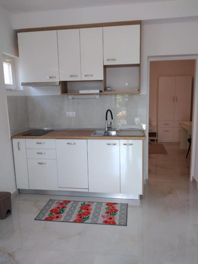 Apartment With Terrace And Garden Pirovac Extérieur photo