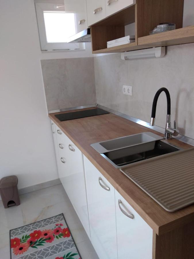 Apartment With Terrace And Garden Pirovac Extérieur photo
