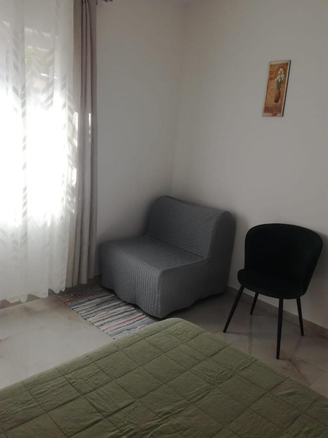 Apartment With Terrace And Garden Pirovac Extérieur photo