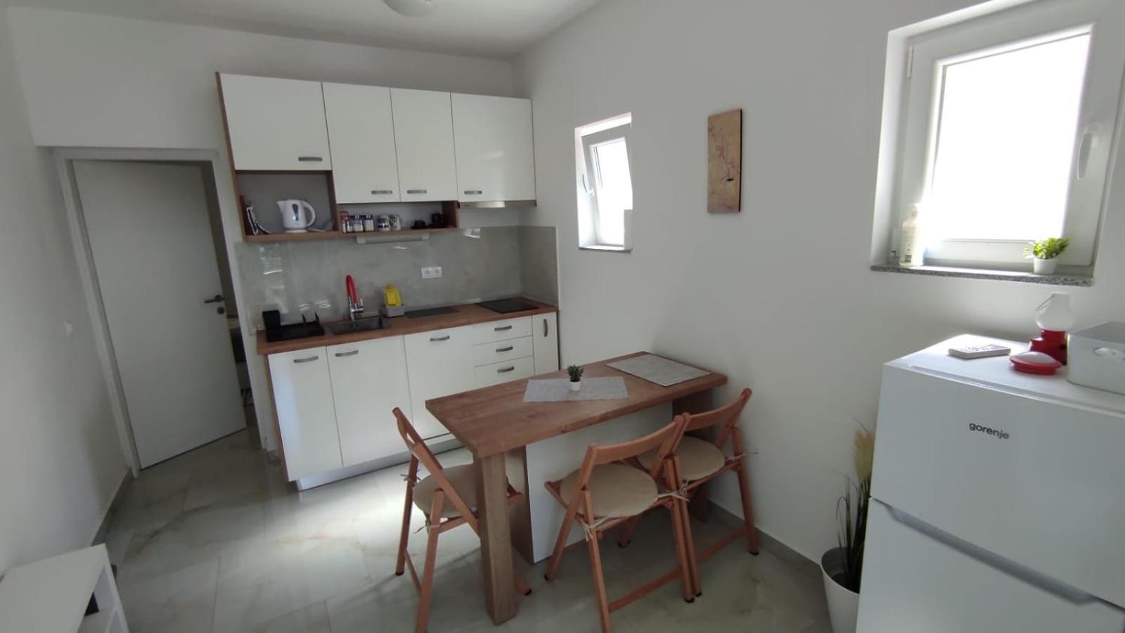 Apartment With Terrace And Garden Pirovac Extérieur photo