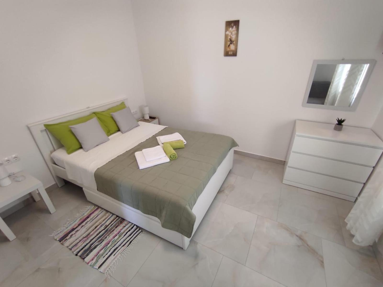 Apartment With Terrace And Garden Pirovac Extérieur photo