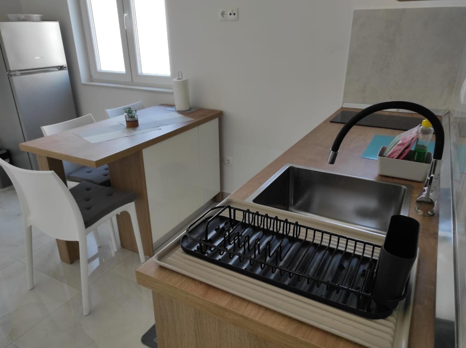 Apartment With Terrace And Garden Pirovac Extérieur photo
