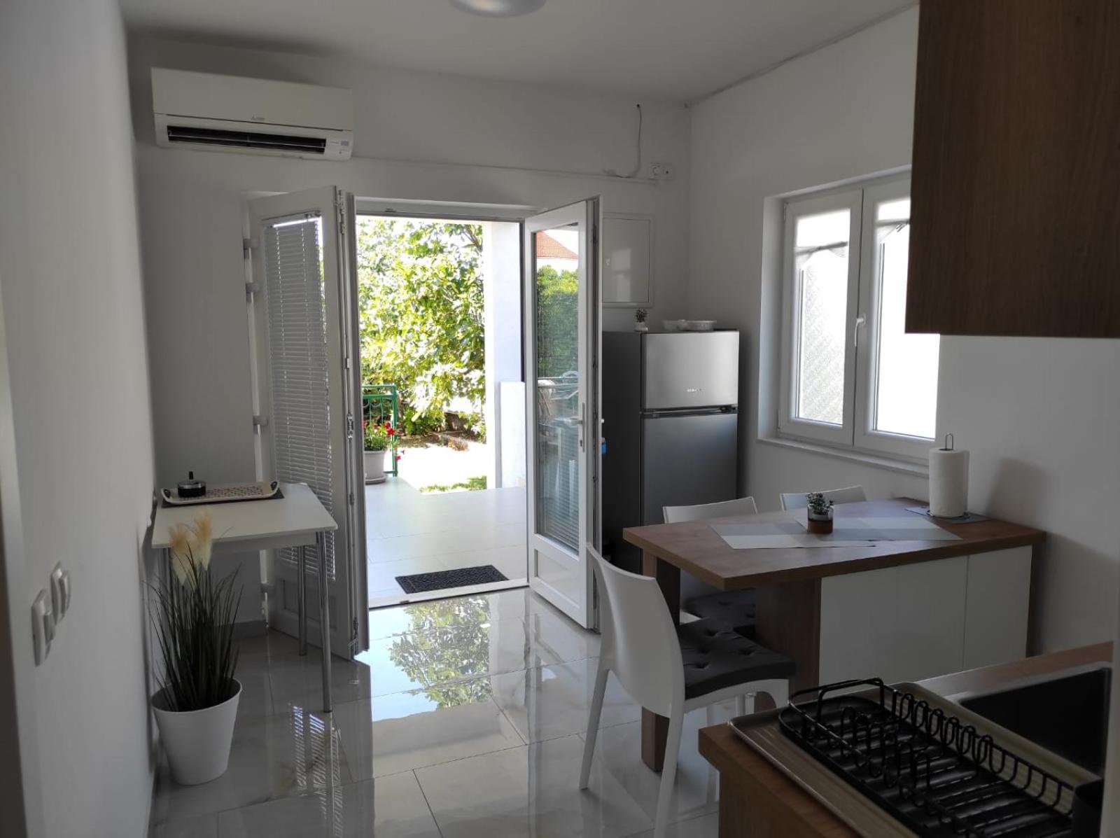 Apartment With Terrace And Garden Pirovac Extérieur photo
