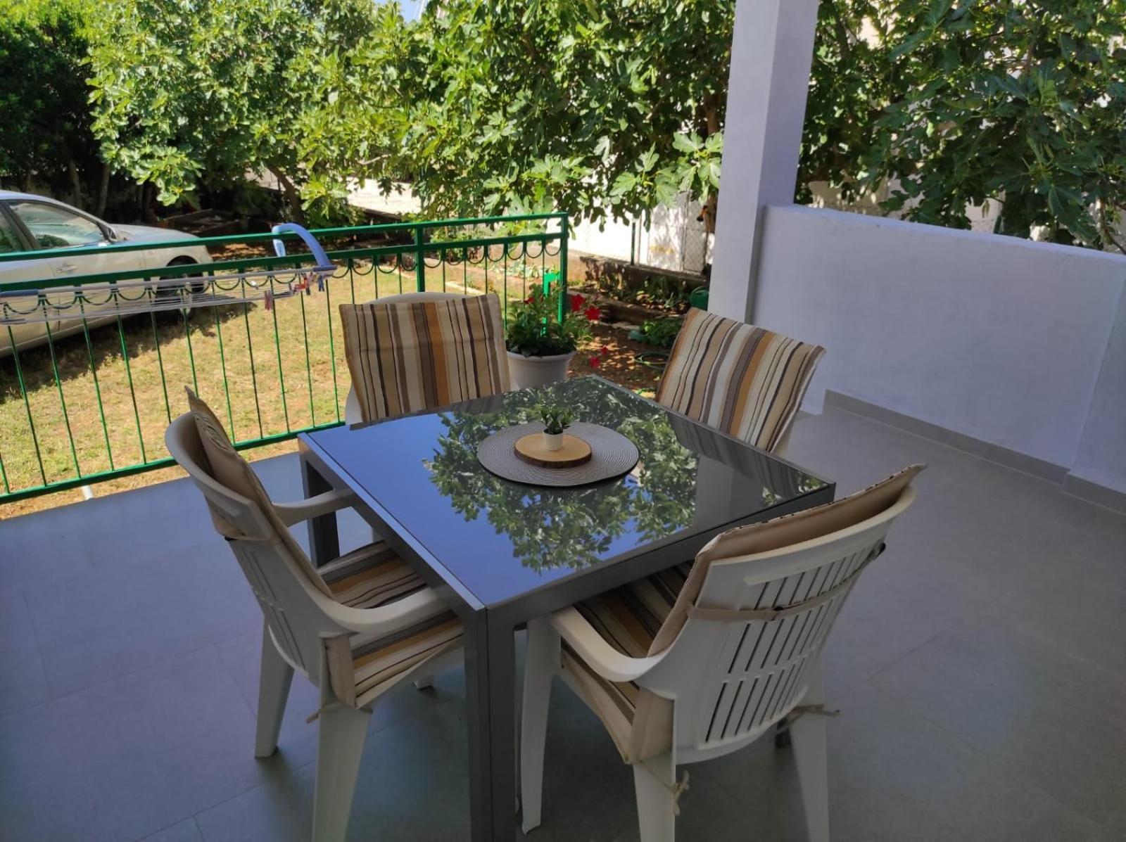 Apartment With Terrace And Garden Pirovac Extérieur photo